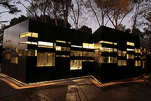 Pabellón de estudio en jardín